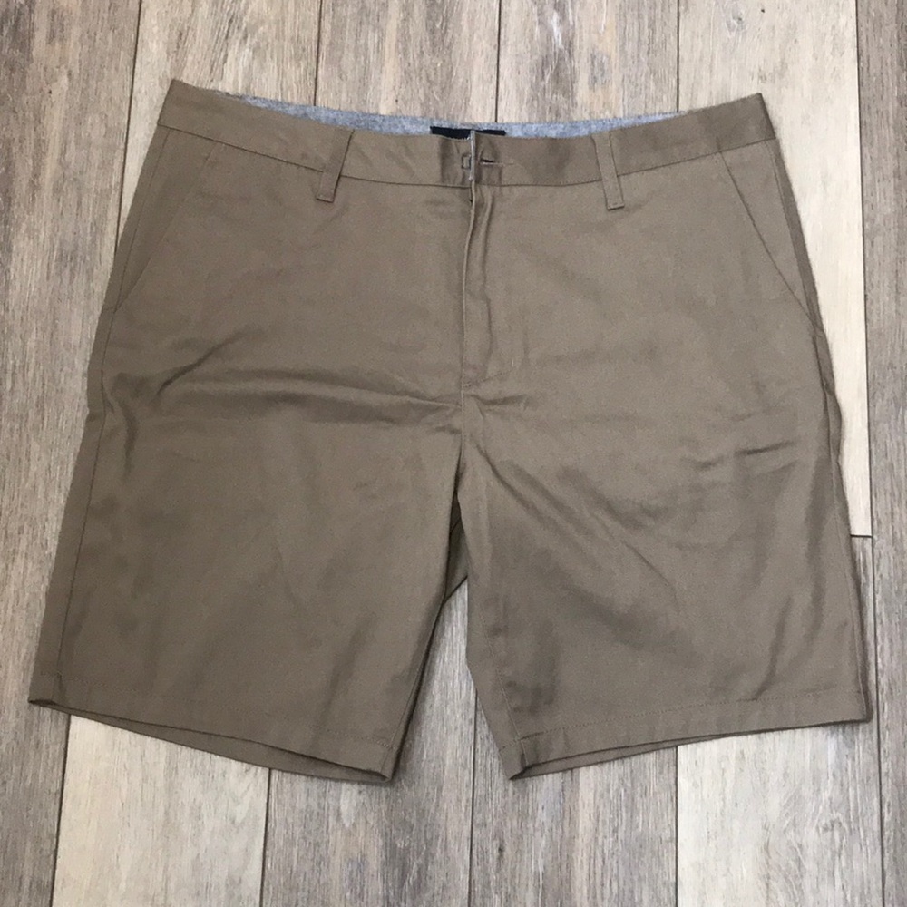 Men’s Slim Chino Blue Crown tan shorts 38